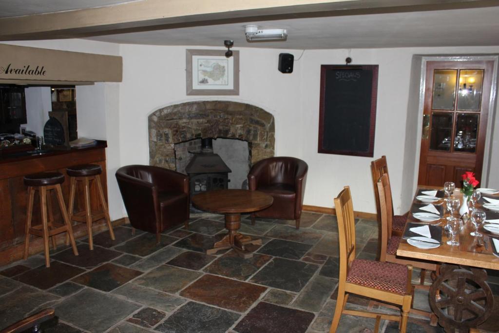 The Haymaker Inn Chard Exterior foto