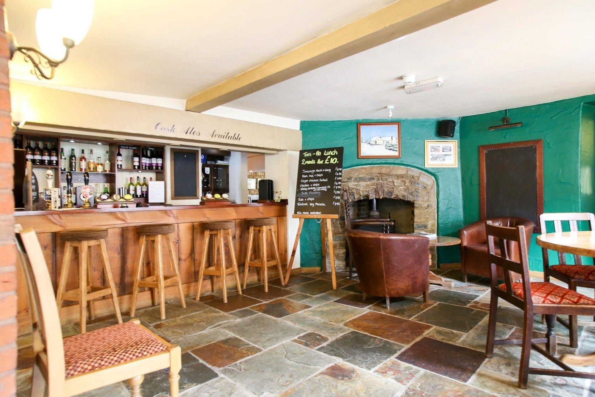 The Haymaker Inn Chard Exterior foto